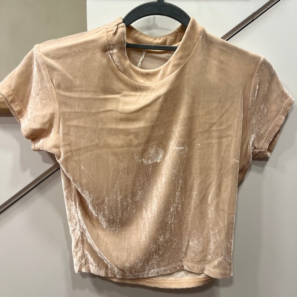 ARE YOU AM I Ayai Velvet Blush Neve T Shirt size M - Picture 4 of 7